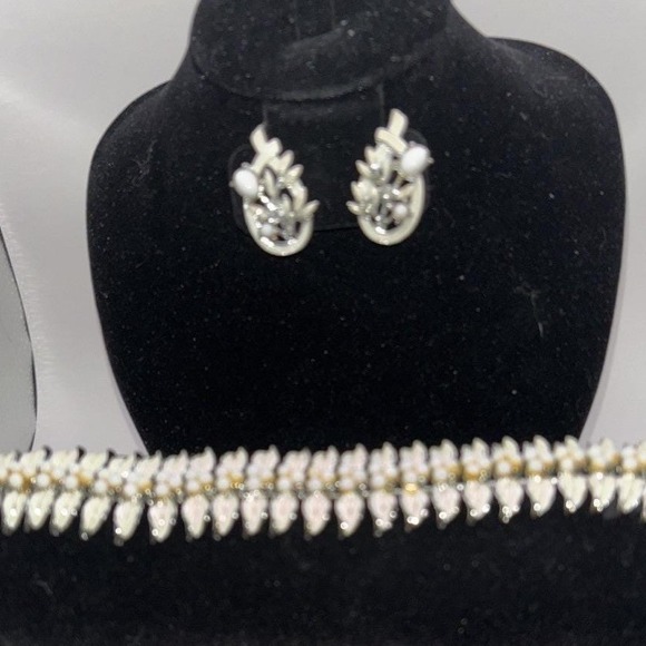 Coro Jewelry - Vintage Coro White Thermoset Leaf Bracelet & Earrings Set Faux Pearls 1950s
